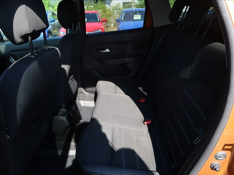 Dacia Duster 1,3 TCe,96kW,1majČR,4x4,klima - fotka 19 z 25