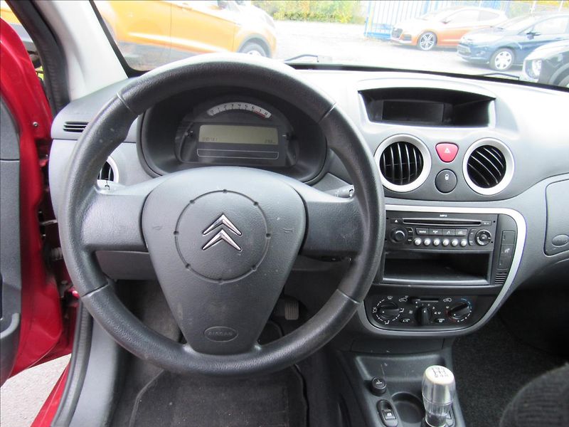 Citroën C2 1,1 i 44kW - fotka 11 z 25