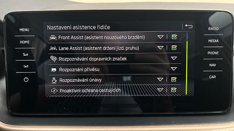 Škoda Kamiq 1.5 TSI DSG Style - fotka 25 z 28