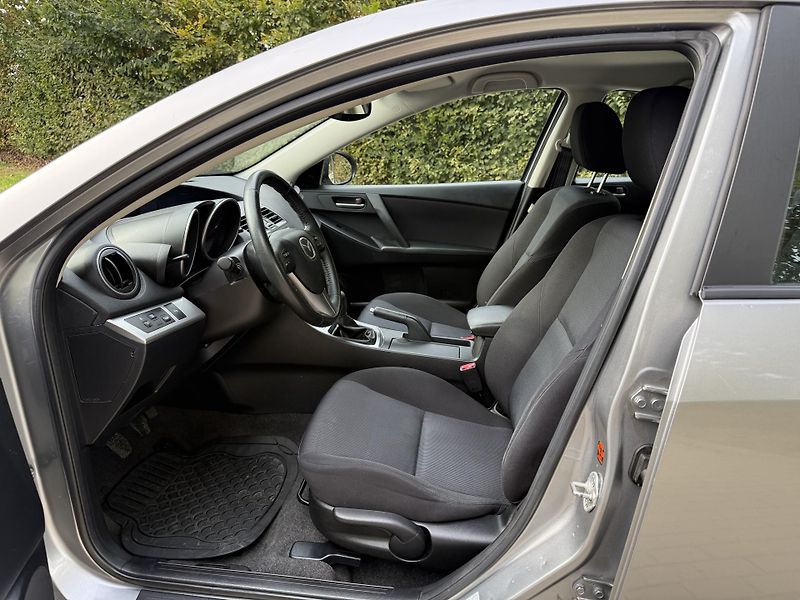 Mazda 3 1.6 Exclusive-Line - fotka 20 z 34