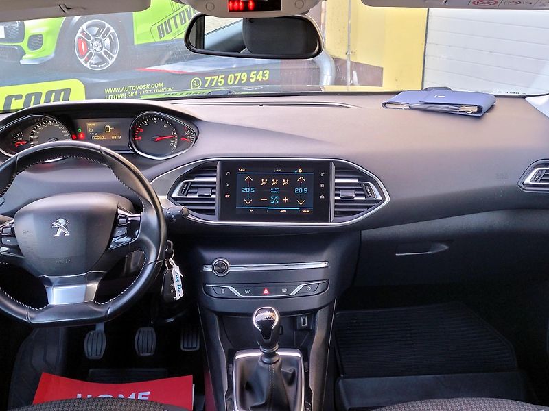 Peugeot 308 bHDi ČR, *SERV.KNÍŽKA*         - fotka 28 z 39