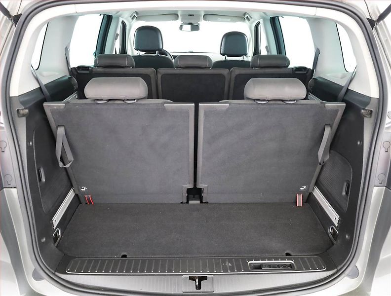 Opel Zafira (2018) 2.0 CDTI, 7 míst, ČR,1.maj - fotka 17 z 19