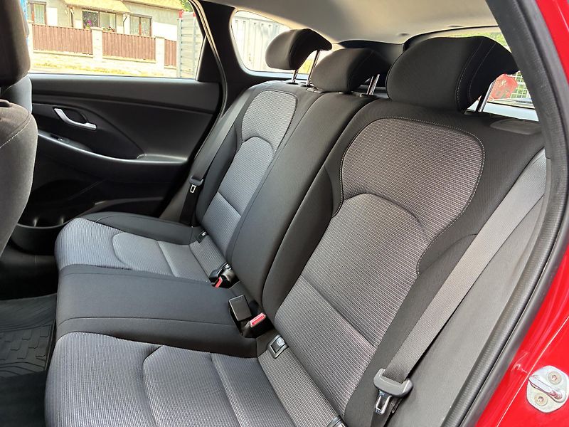 Hyundai i30 1.0T-GDi88kW DIGI KLIMA TAŽNÉ  - fotka 13 z 25