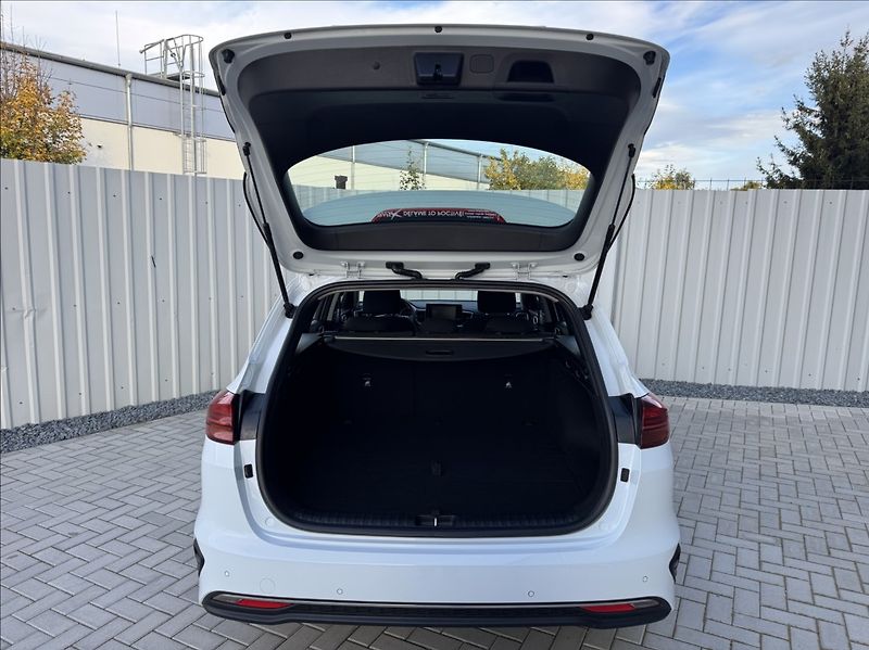 Kia Ceed 1,6 CRDi SW FRESH DPH 1.maj ČR - fotka 12 z 50