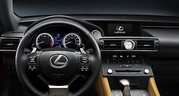Lexus RC.