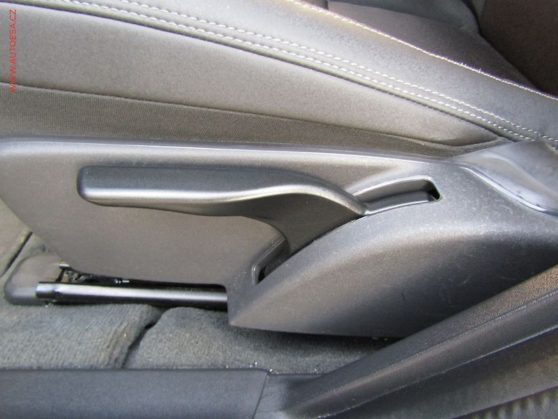 Volvo V60 (2014) 2.0 D, ČR, AC, TZ, park.asist - fotka 12 z 19
