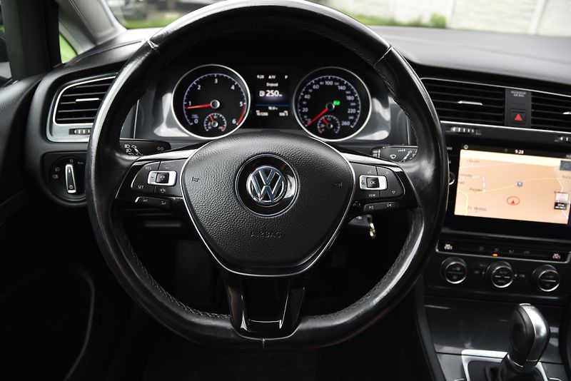 Volkswagen Golf 1.6 TDi CR DSG COMFORTLINE,NAV - fotka 13 z 50