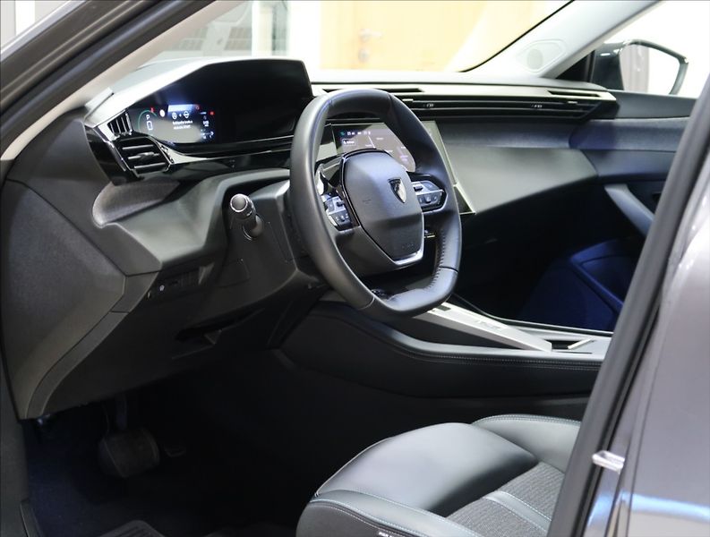 Peugeot 308 1,5 BlueHDi  AT ALLURE PACK ČR - fotka 8 z 39