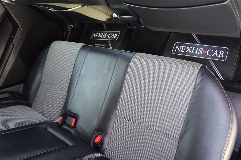 Toyota Auris 1,2 i 85KW XENONY AUTOMAT ALU - fotka 20 z 55