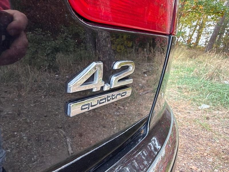 Audi A8 A8 L 4.2 FSI V8, quattro 257kW - fotka 9 z 47