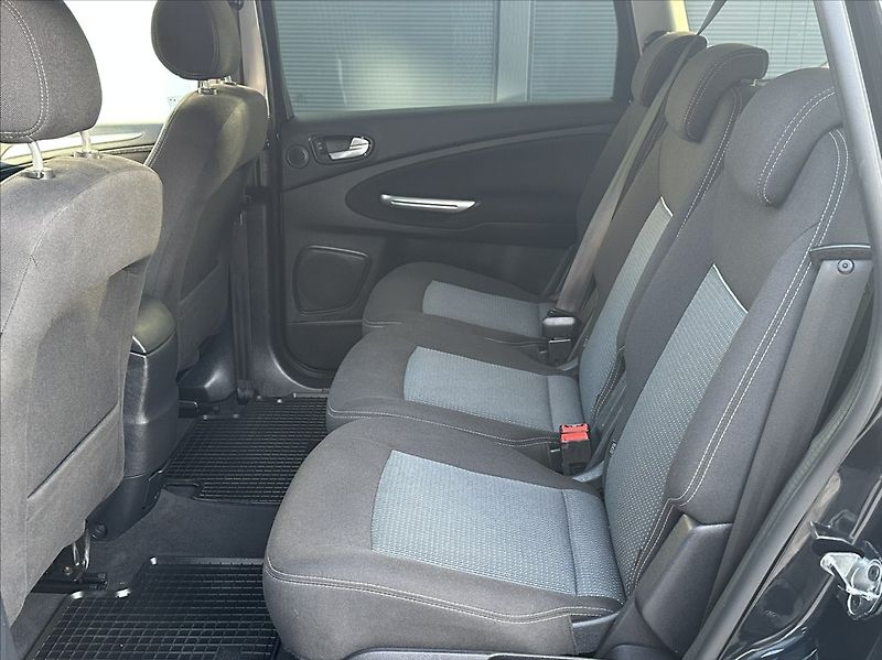 Ford S-MAX 2,0 TDCI 140PS  Trend - fotka 13 z 49
