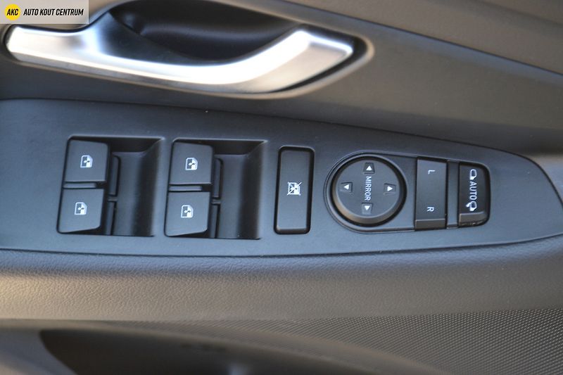 Hyundai i30 FB 1.0T-GDI COMFORT ALU16 - fotka 42 z 54