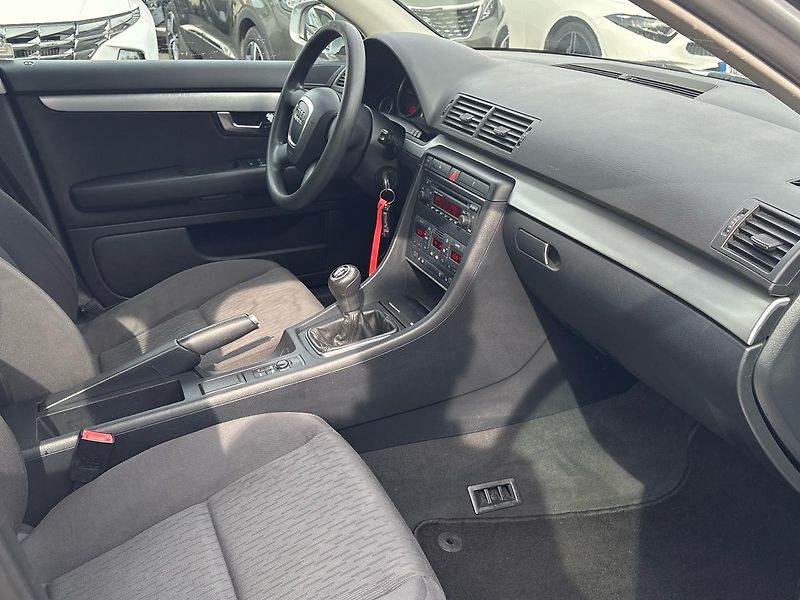 Audi A4 (2006)  2.0 TDI Avant - fotka 13 z 19