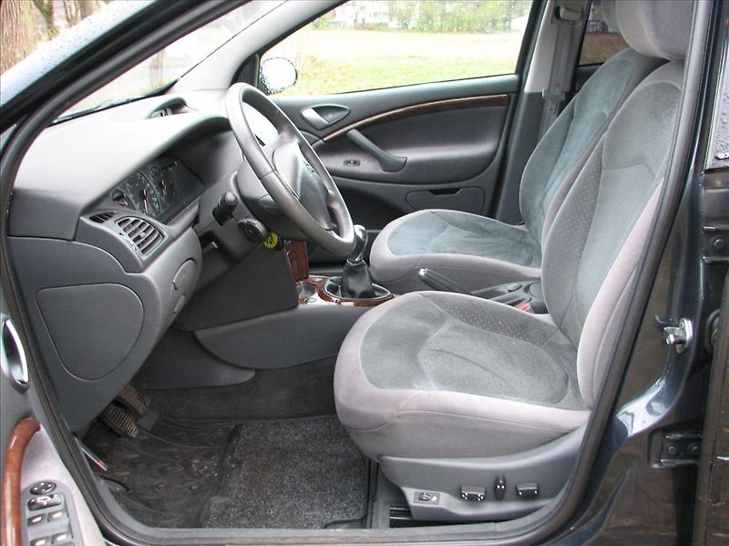 Citroën C5 2,0 16V HPI Xenony,Kůže  Exclu - fotka 26 z 54