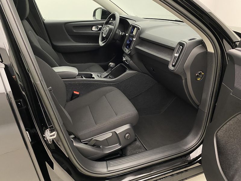 Volvo XC40 T2 ESSENTIAL CZ - fotka 24 z 42