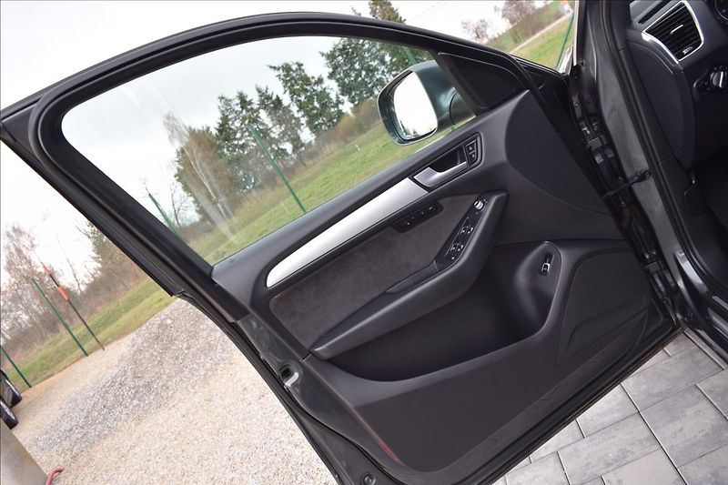 Audi Q5 3,0 V6 180KW S-LINE AUTOMAT - fotka 29 z 57