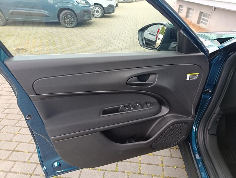 Fiat 600 (2026) Icon BEV 54kWh 115kW/156k - fotka 15 z 48