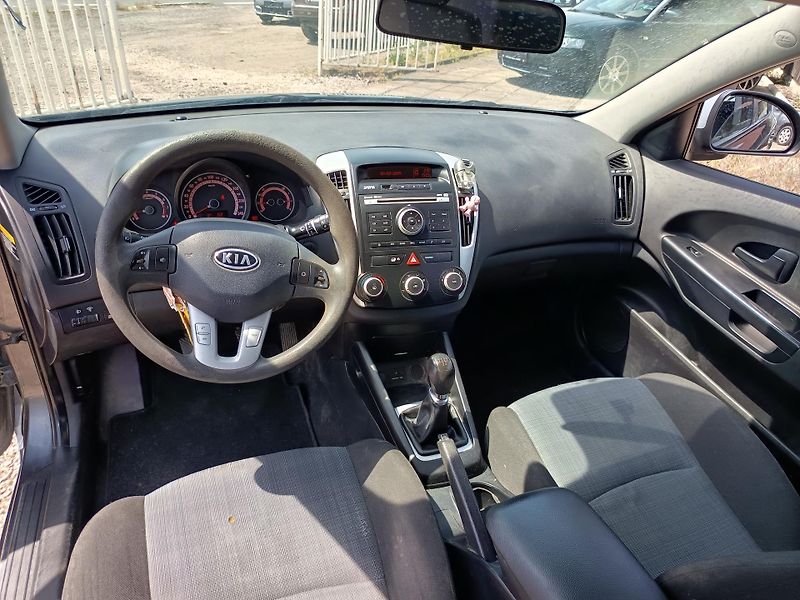 Kia Ceed (2010) 1.4SW - fotka 31 z 37