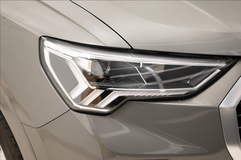 Audi Q3 1,5 35 TFSI S-LINE NAVI VÝHŘEV - fotka 32 z 37