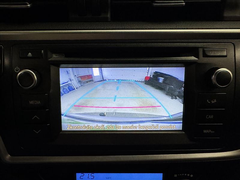 Toyota Auris 1,4 66kW NAVI KAMERA TAŽNÉ - fotka 20 z 32