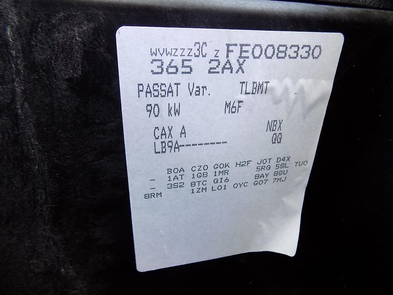 Volkswagen Passat 1,4 TSI 90 KW AUTOKLIMA VÝHŘEV - fotka 23 z 42