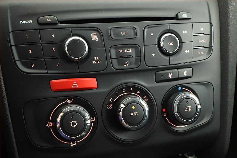 Citroën C4 (2013) 1.4 16V, Tempomat - fotka 10 z 13