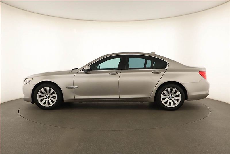 BMW Řada 7 (2010) 740d xDrive, 4X4, Automat - fotka 3 z 22