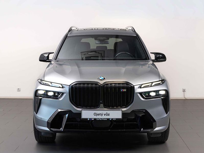 BMW X7 M60i xDrive - fotka 2 z 22