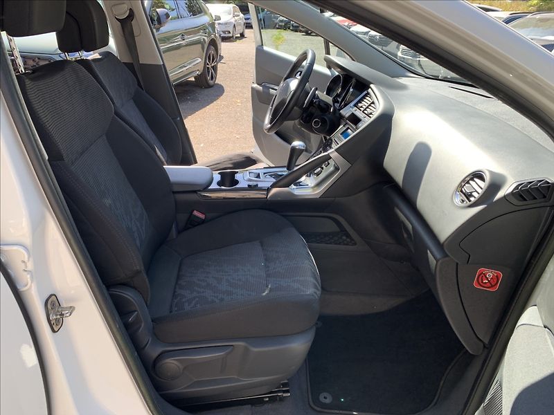 Peugeot 3008 1,6 HDI AUTOMAT - fotka 14 z 17