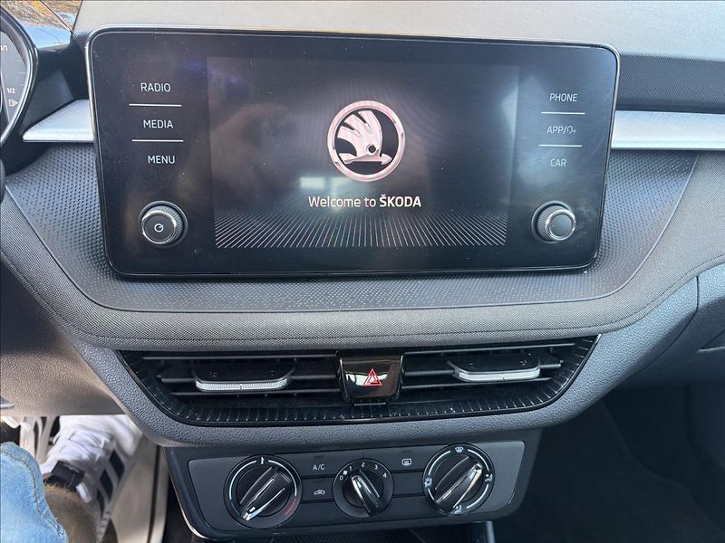 Škoda Fabia 1,0 TSi DPH 60t km  Matrix LED - fotka 17 z 50
