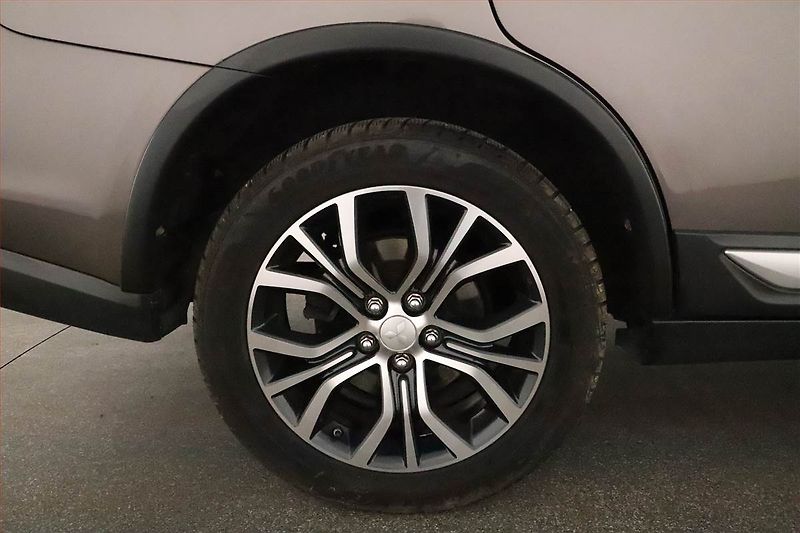 Mitsubishi Outlander (2016) 2.2 DI-D, 4X4, Automat - fotka 18 z 18