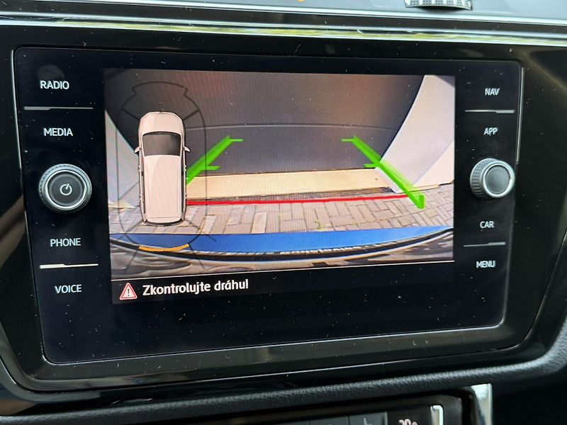 Volkswagen Touran (2018) Highline 1,4 TSI DSG, odpočet - fotka 21 z 37