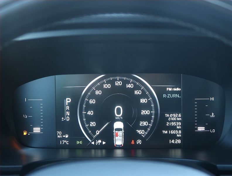 Volvo V90 (2017) D3, Automat, Serv.kniha, Kůže - fotka 11 z 15