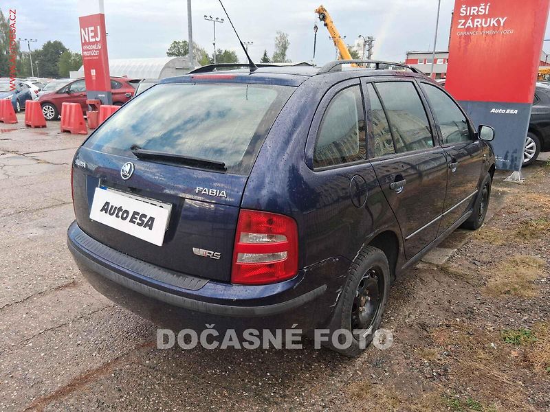 Škoda Fabia (2005) 1.4i 16V, ČR, AC, park.kamera - fotka 2 z 3