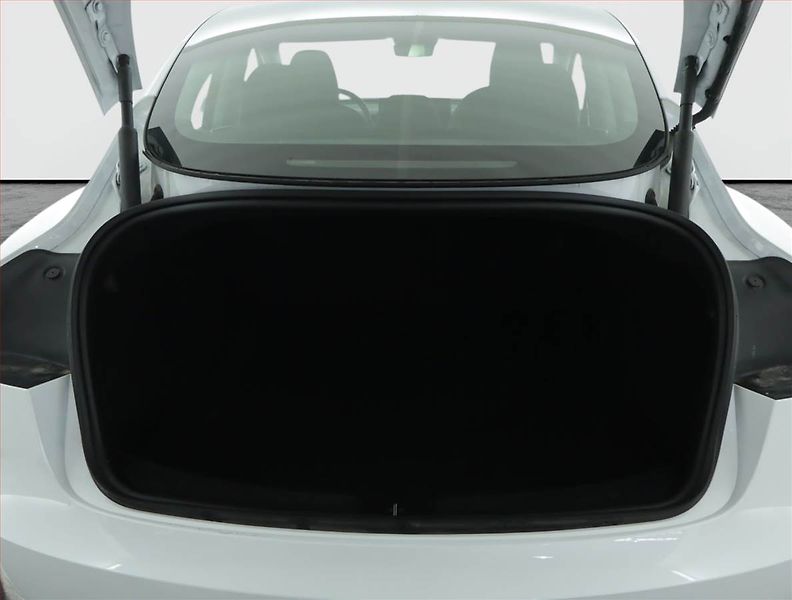 Tesla Model 3 (2025) Standard Range 60kWh, SoH 97% - fotka 13 z 20