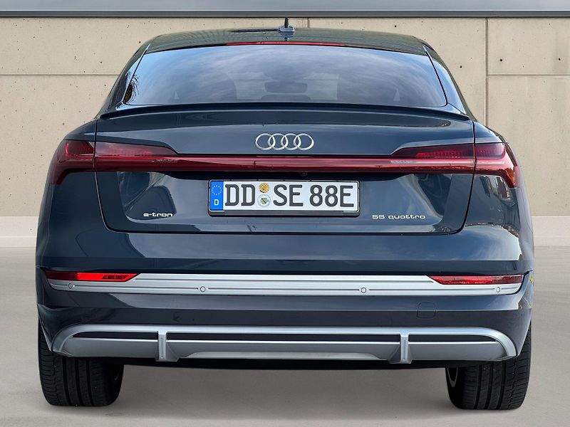 Audi e-tron Sportback 55 quattro S line - fotka 27 z 34