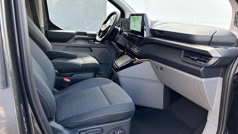 Ford Tourneo Custom (2025) 2.0 170k L2 Titanium Winter - fotka 11 z 47