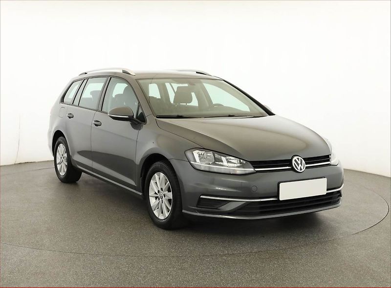 Volkswagen Golf (2018) 1.0 TSI, Tempomat - fotografie inzerátu
