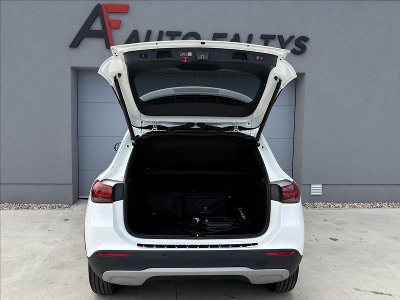 Mercedes-Benz GLA 250 e EQ Plug- in Hybrid - fotka 29 z 33