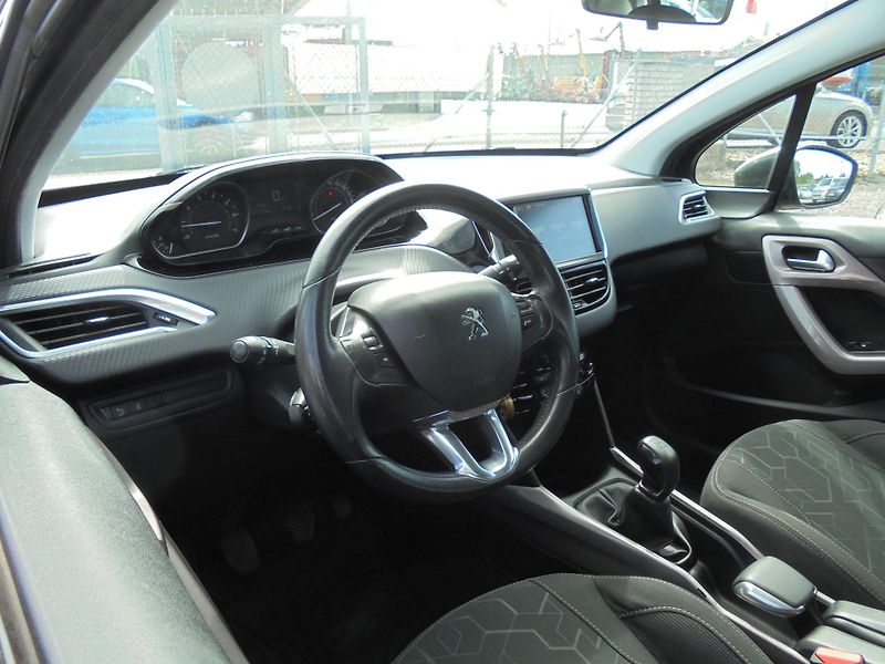 Peugeot 2008 (2015) 1.2 VTI-ČR-1.MAJITEL-SERVISKA - fotka 10 z 13