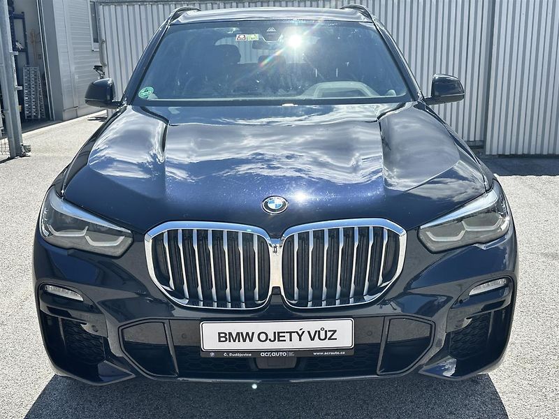 BMW X5 xDrive45e - fotka 12 z 17