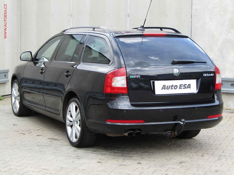 Škoda Octavia (2010) 2.0 TDi, RS, navi - fotka 6 z 17