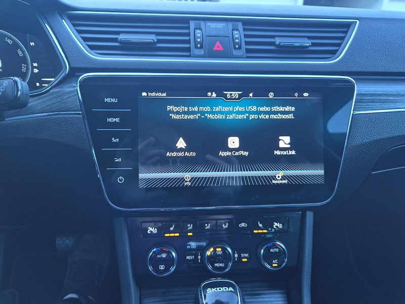 Škoda Superb Combi 2,0TDi DSG 110kw 17ALU - fotka 34 z 48