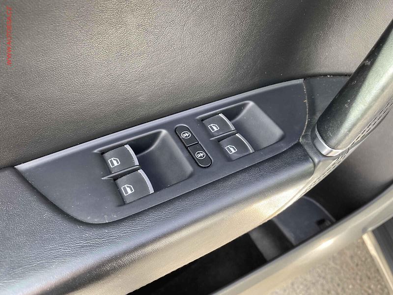 Volkswagen Touareg (2017) 3.0TDi 4x4, ČR, R-Line, TZ - fotka 13 z 23
