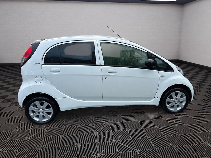 Peugeot iOn (2015) 49Kw - fotka 8 z 21