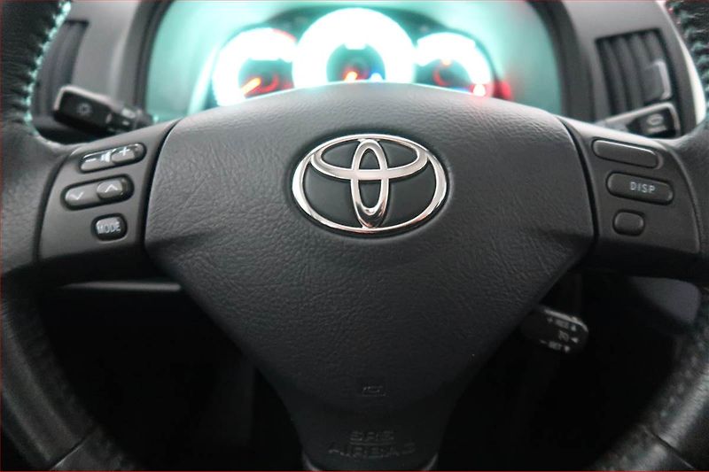 Toyota Corolla Verso (2005) 2.2 D-4D, nová STK, Tažné - fotka 16 z 17