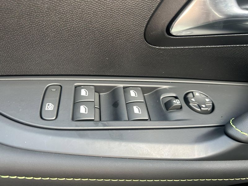Peugeot 208 (2026) GT e-DCS6 1,2 Hybrid - fotka 25 z 26