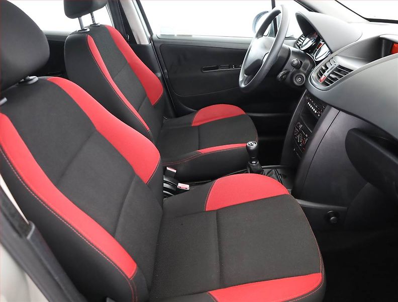 Peugeot 207 (2009) 1.4, nová STK, jezdí skvěle - fotka 7 z 14