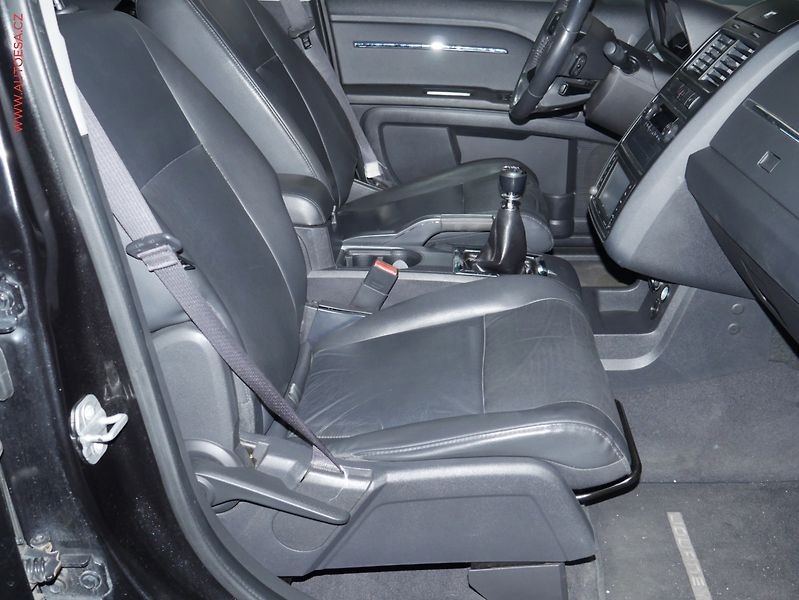 Dodge Journey (2010) 2.0 CRDI, Navi, kůže - fotka 12 z 21
