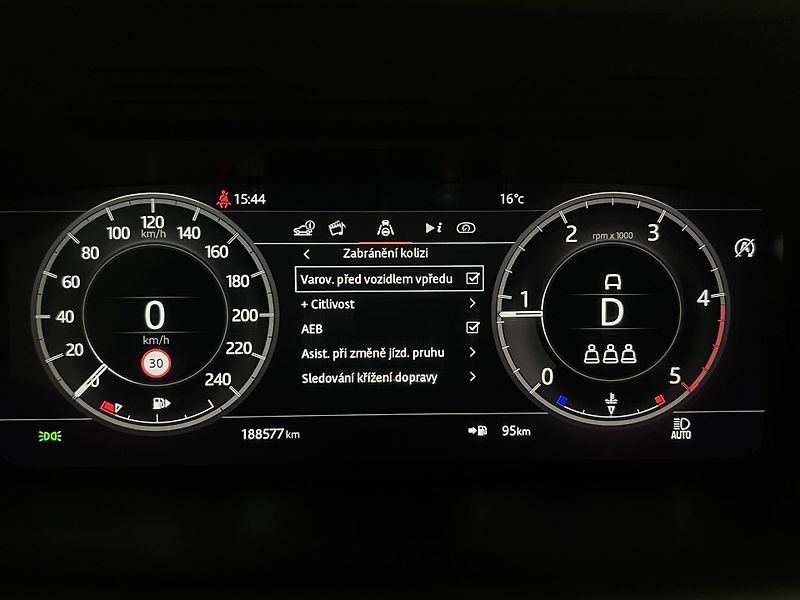 Land Rover Discovery Sport 2.0 TD4 AWD AUT CZ - fotka 25 z 41